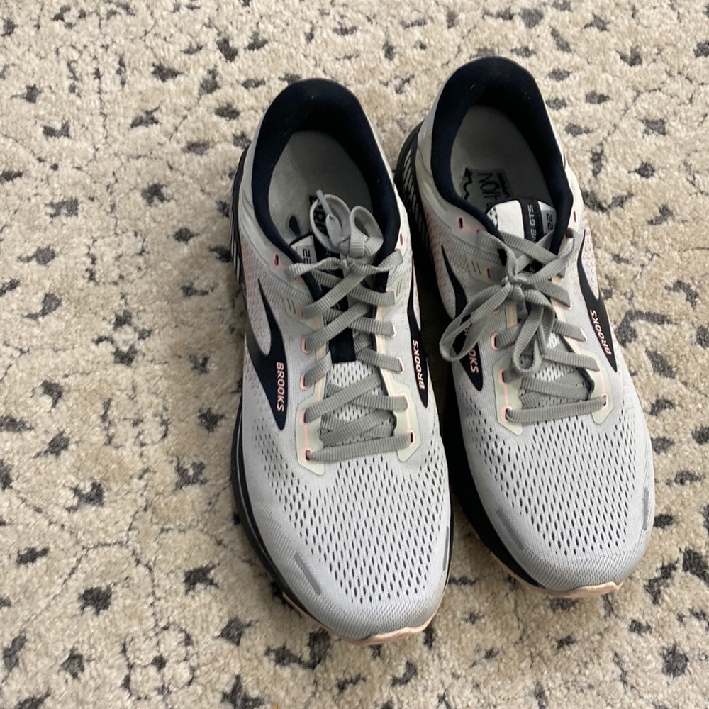 Women’s Brooks size 12